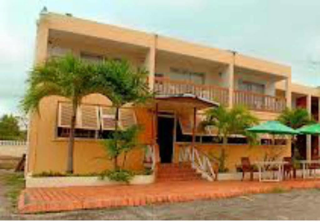 Carib Blue Apartments Oistins Exterior foto