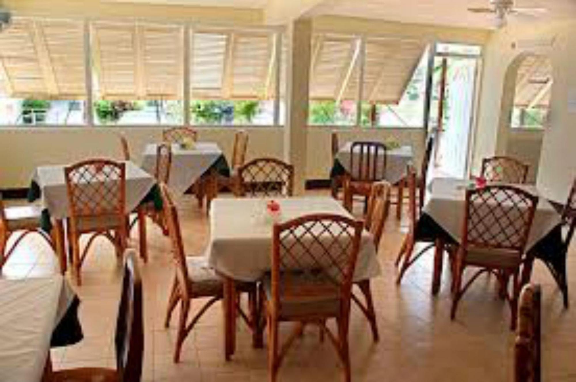 Carib Blue Apartments Oistins Exterior foto